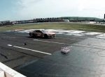 爆速ボウリング！　２００キロ越えで走る車から球を放って豪快にストライク！