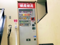 入り口は「自動販売機」　仙台にオープンした水タバコ屋が、秘密基地っぽくて楽しそう