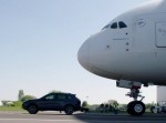 勝ち目あるの！？　ポルシェでジャンボ機牽引のギネス記録に挑戦した結果…