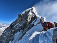 エベレストで登山者が残した細菌が発見される。休眠状態で何世紀も生き延びる可能性