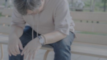 胸が...心臓を握られているような苦しみに襲われた　ベンチに寝転ぶ私を見つけた男女二人組（愛媛県・40代男性）