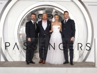 ジェニファー・ローレンスがセクシードレスで登場！　クリス・プラットとのダブル主演作『パッセンジャー』ワールドプレミア開催