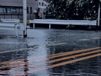 「障害のある妻を支えて病院へ。強い雨風に動けなくなった私たちを見て、通りすがりの人々が...」（長崎県・70代以上男性）
