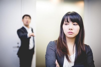 オンナは〇〇を見てた！　女性が会社で「彼女いないだろうな」と思う男性の言動5選！