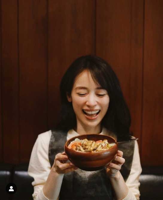 Instagram:泉里香(@rika_izumi_)より