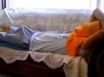 【閲覧注意】ギンギンに朝立ちした男性器をペンチでつまむ！
