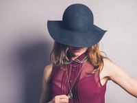 イケナイ気分に……。服の上からラインがわかるとうれしいのは「ブラ」or「パンティー」？