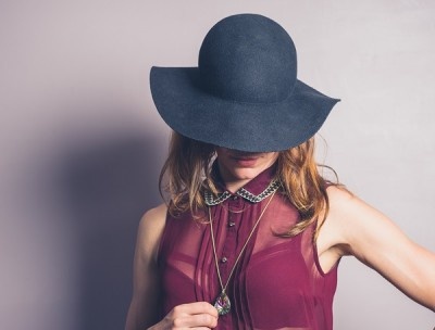 イケナイ気分に……。服の上からラインがわかるとうれしいのは「ブラ」or「パンティー」？