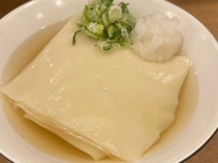 もはや「一反もめん」　名古屋で生まれた「特大平麺」が、あまりにも平べったすぎる件