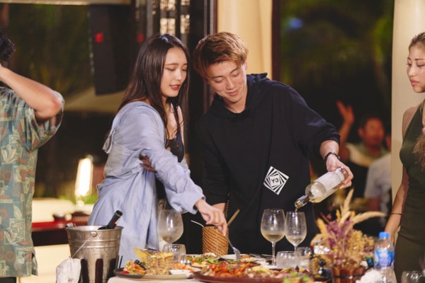 元恋人と浮気相手が対面!?　恋の行く末を左右するのは「余裕」か？【隣の恋は青く見える4　#5】