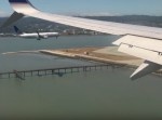 【貴重映像】飛行機が２機同時に着陸する瞬間を客席から見ると…