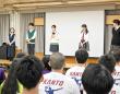 當真あみ、原菜乃華、齋藤潤、藤原大祐、上白石萌音 登場！　『ちはやふる－めぐり－』　「競技かるた日本一」高校をサプライズ訪問！！