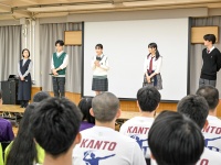 當真あみ、原菜乃華、齋藤潤、藤原大祐、上白石萌音 登場！　『ちはやふる－めぐり－』　「競技かるた日本一」高校をサプライズ訪問！！