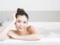 カップルなら当たり前!?　彼女と一緒にお風呂に入ったことがある男性は60％！