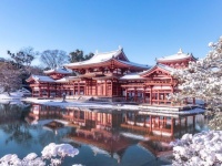 青い空、銀世界、水鏡...　最強寒波が完成させた「雪の中の鳳凰堂」が美しすぎる