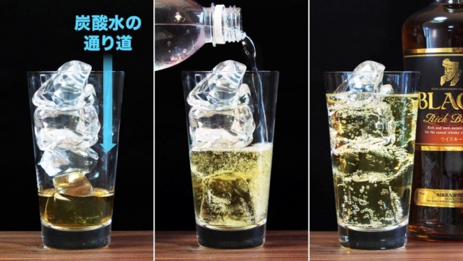 氷に当てないように注ぐ（画像はニッカウイスキー公式ツイッターより）