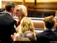 ニコール・キッドマン、しどろもどろになりながらエミー賞授賞式でのキス騒動について振り返る