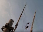 ドバイの空へ弾き上がる！　巨大「人間パチンコ」！？
