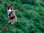 満員電車なんてぬるい！　過酷な通学をする世界の子どもたち１３選
