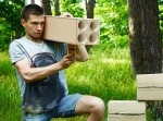 ペットボトルを発射！　４バレルの“段ボール・ロケットランチャー”をＤＩＹ