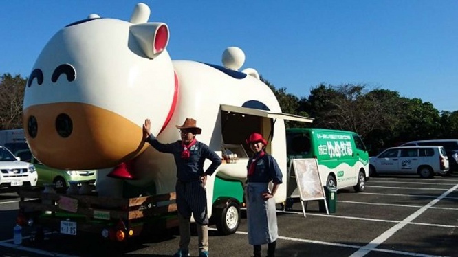 お腹部分が開いてカウンターになる