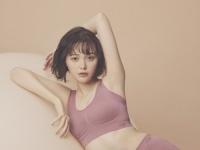 美胸をメイクするナイトブラ「VIAGE」、玉城ティナがアンバサダーに就任