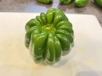 な、なんだこの野菜は？（画像はゆむい（＠yumuihpa）さんのツイッターより）