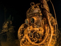 太平洋の海底に今も眠る日本軍の遺物、ミクロネシア・チューク諸島の最新写真と機体判別された「二式水戦」