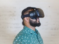 VRで異性の体に入れ替わる体験をすると、実際の性別の認識に変化が生じる（スウェーデン研究）
