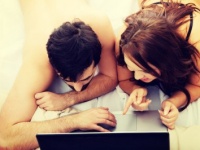一緒に●●!?　男性が、彼女と初めての「おうちデート」でしたいこと⇒2位「テレビを見る」、1位は？