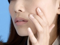 実はするどい彼氏の彼女チェック!!　男性がふと気になった「彼女の肌荒れしているパーツ」3つ！