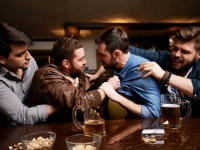 なぜ酔うと人は怒りっぽくなるのか？（オーストラリア研究）