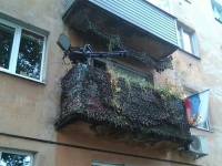 世界のベランダから。そこだけ異彩を放っている14のベランダにある風景