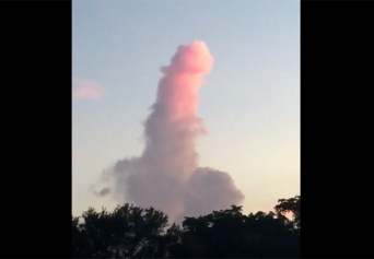 思わず二度見するレベルｗｗｗ　チ○コ型の雲がアメリカ上空に出現！ネット上で話題に