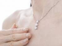 肩こり解消用の「磁気ネックレス」、実際に使ってみてどうだった？