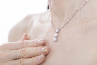 肩こり解消用の「磁気ネックレス」、実際に使ってみてどうだった？