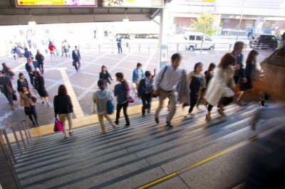 駅では階段がマスト？　習慣にしているダイエット3つ