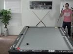 成功するか…？　ビリヤードのトリックショットの結末が意外すぎた。
