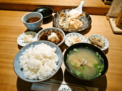 オヒトリサマの食事はやっぱりカウンター席でしょ！　東京で3000円以内のディナーならココ☆#1