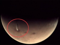 え？火星の火山が噴火してる？欧州宇宙機関（ESA）が公開した最近の写真に映し出されていた煙のような謎の影