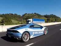 イタリア警察、ランボルギーニで移植用臓器を緊急手配。時速250kmでかっ飛ばす