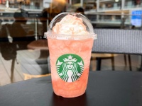 桃の魅力が満載のピーチテイストが登場！スタバ新作『ヘブンリー ピーチ フラペチーノ®』『チラックス ソーダ ピーチ』実食レポ