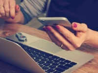 女性が男性のLINEのひと言で好感を持つのは、「座右の銘」or「近状報告」？⇒約8割が〇〇〇〇！