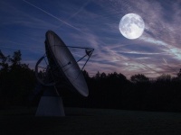 深まる宇宙の謎。深宇宙から地球へ発せられていた「高速電波バースト」の1つが消失、その理由は？