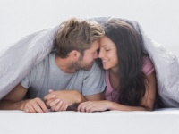 お前、キスされてぇの？　女性がイチャイチャしたいときに出すサイン4つ
