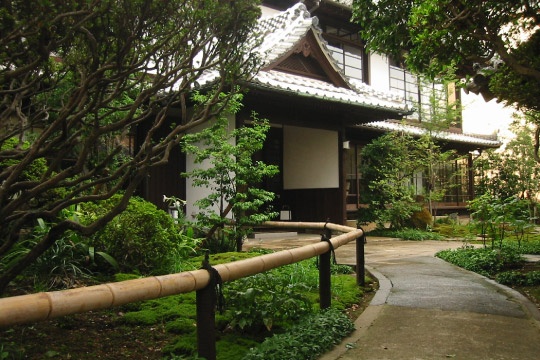 「会場となる冨士屋Gallery 一也百」