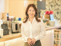 幼少期は“本当に普通の子”。人との出会いが好きな少女からメンバー1万人超のサロンオーナーへ。河村真木子さんの素顔