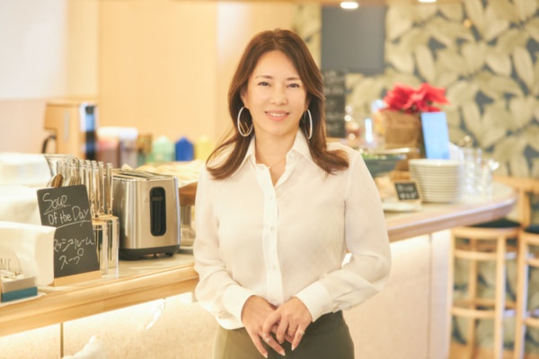 幼少期は“本当に普通の子”。人との出会いが好きな少女からメンバー1万人超のサロンオーナーへ。河村真木子さんの素顔