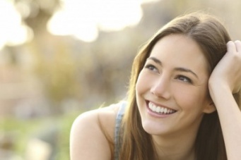 男性に聞く！　年上女性にときめいたのはどんなとき？⇒「男気を見せられた」「泣くのを我慢している」