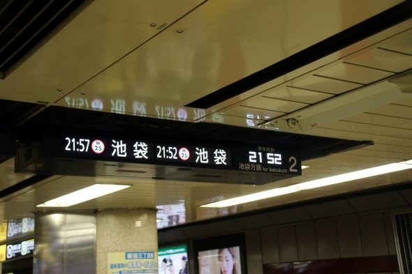 時刻と行先だけを表示しているタイプもある